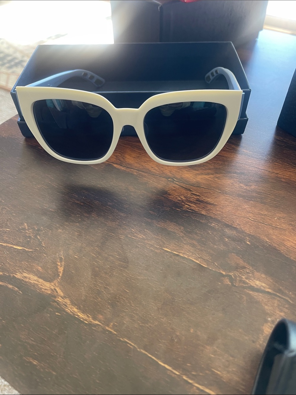 New full inclusion DIOR sunnies includes dust cloth and box and case - Picture 5 of 8